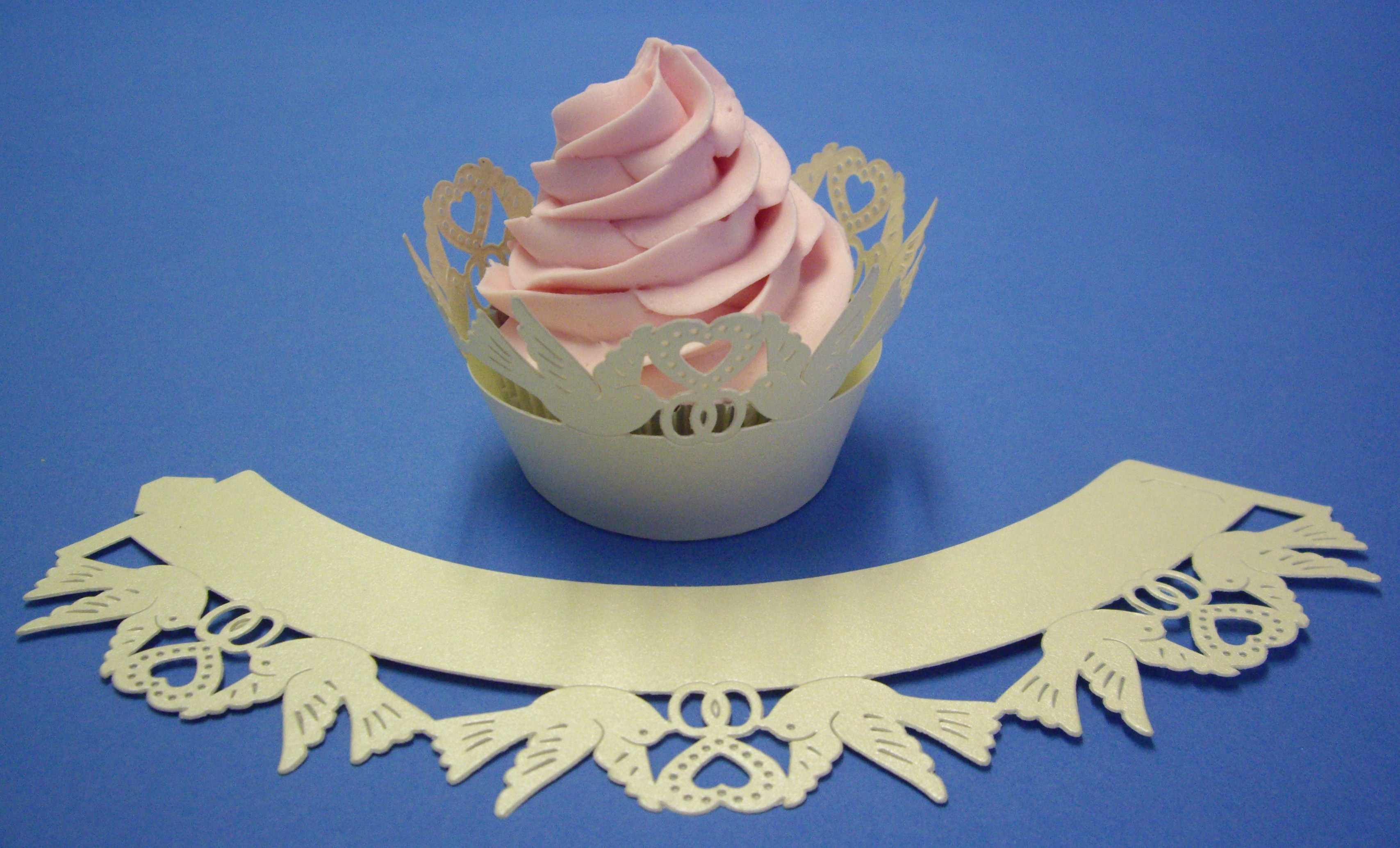 BAKEACAKE Dove Ivory Cupcake Wrappers